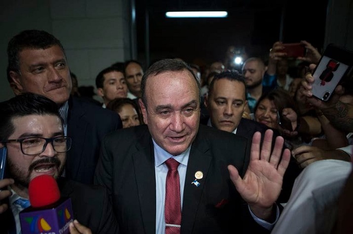 Presidente eleito da Guatemala expulso por ter documentação italiana